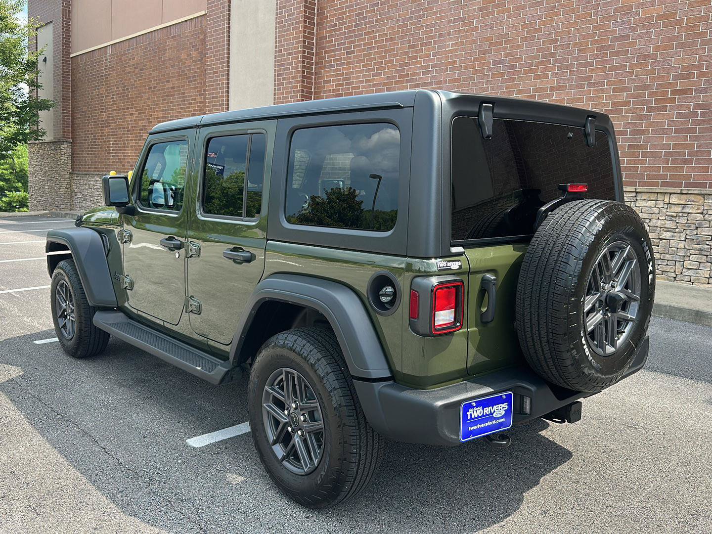 Used 2024 Jeep Wrangler Unlimited Sport AWD/4WD image 3