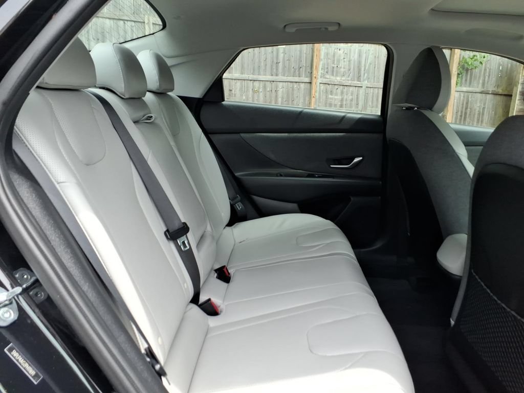 Used 2023 Hyundai Elantra Limited FWD image 12