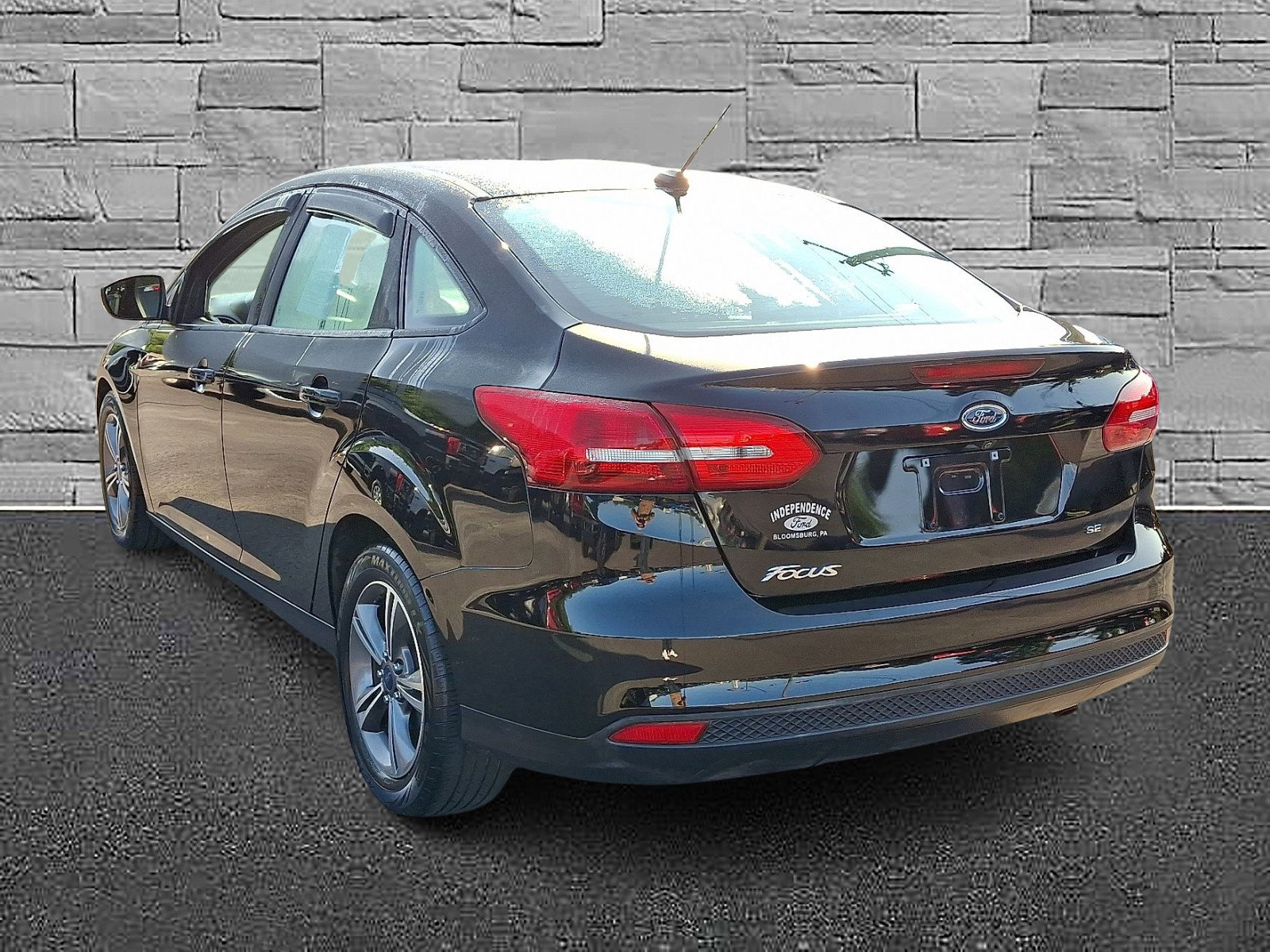 Certified 2018 Ford Focus SE w/ SE Appearance Package image 8