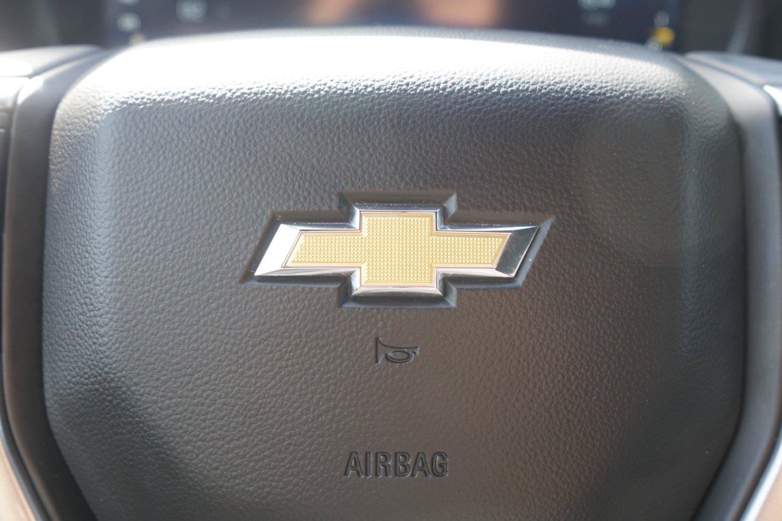 Used 2024 Chevrolet Suburban LT RWD image 14