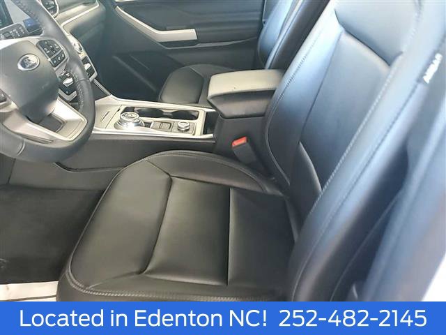 Certified 2024 Ford Explorer XLT w/ Equipment Group 202A AWD/4WD image 3
