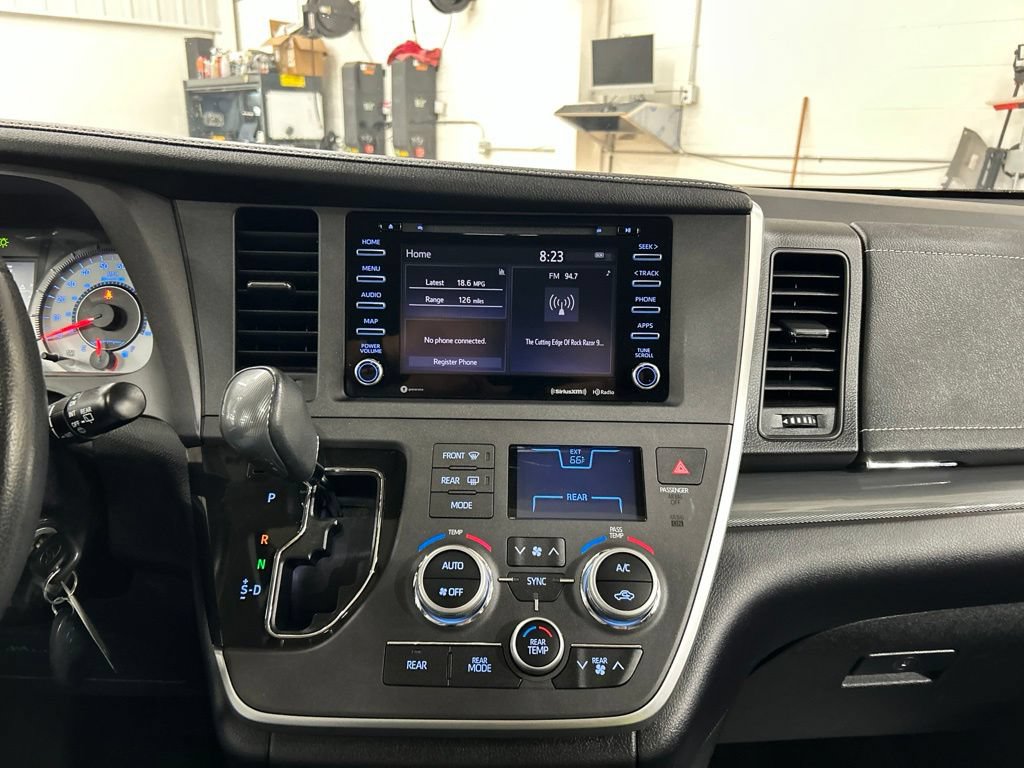 Used 2020 Toyota Sienna SE w/ Nightshade Edition AWD/4WD image 17