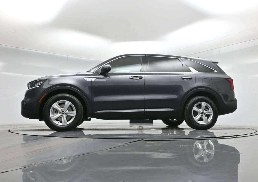 Used 2023 Kia Sorento LX image 31