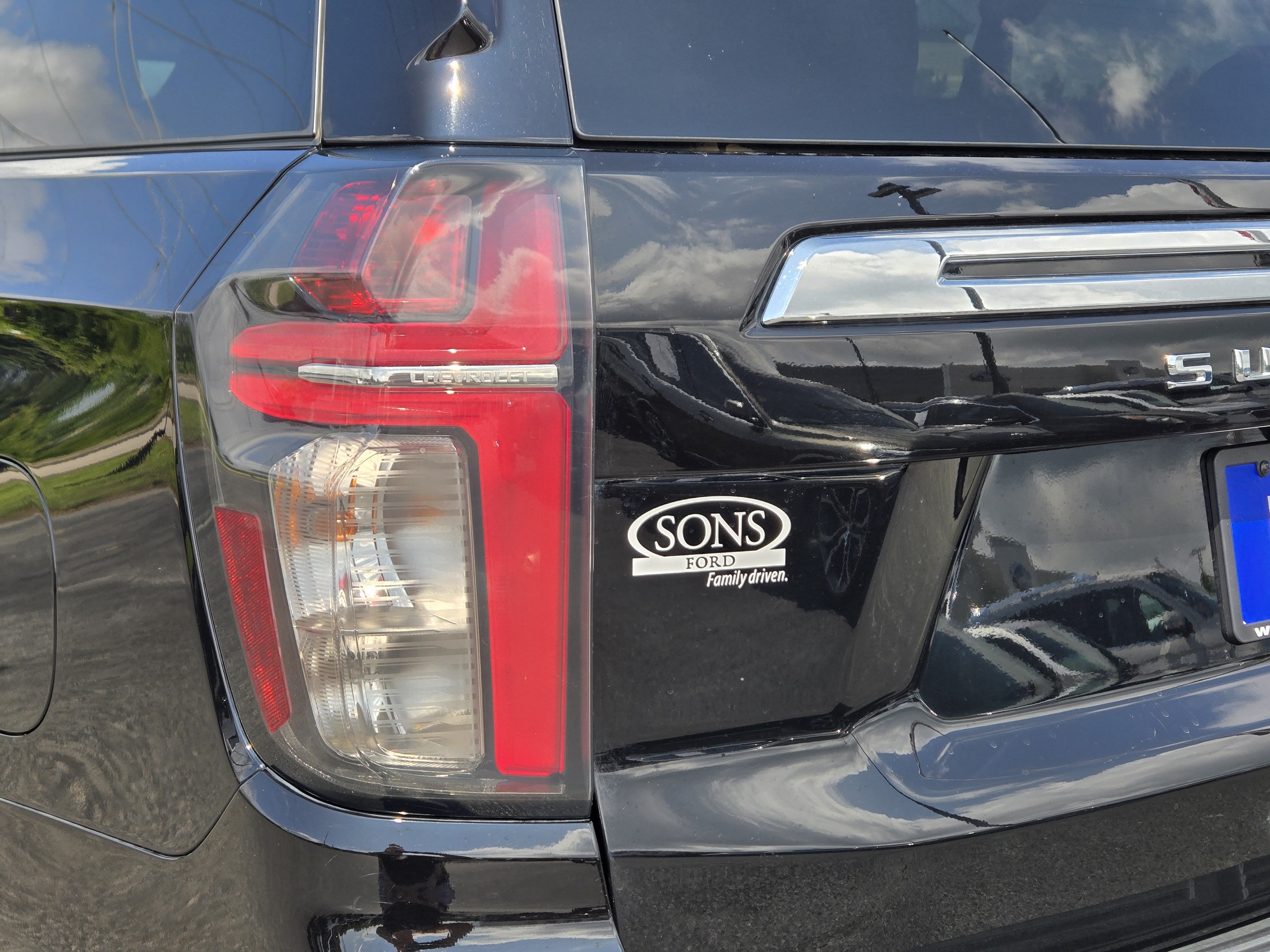 Used 2024 Chevrolet Suburban LT w/ Luxury Package RWD image 10