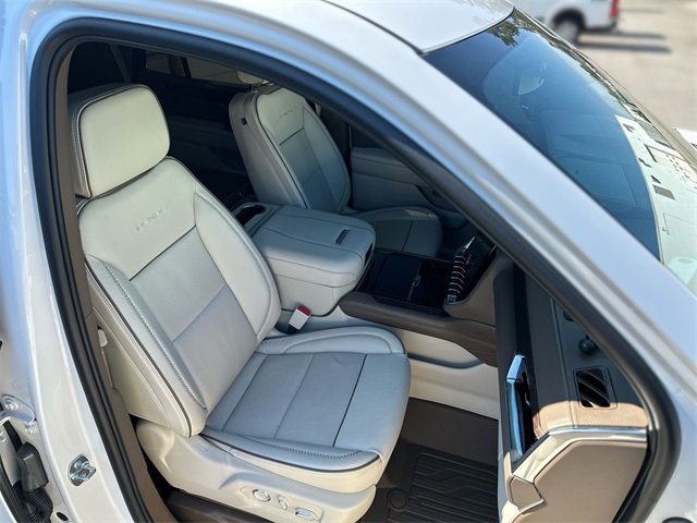 Used 2025 GMC Yukon Denali image 28