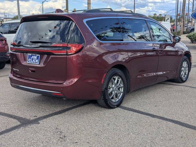 Used 2021 Chrysler Pacifica Touring FWD image 2