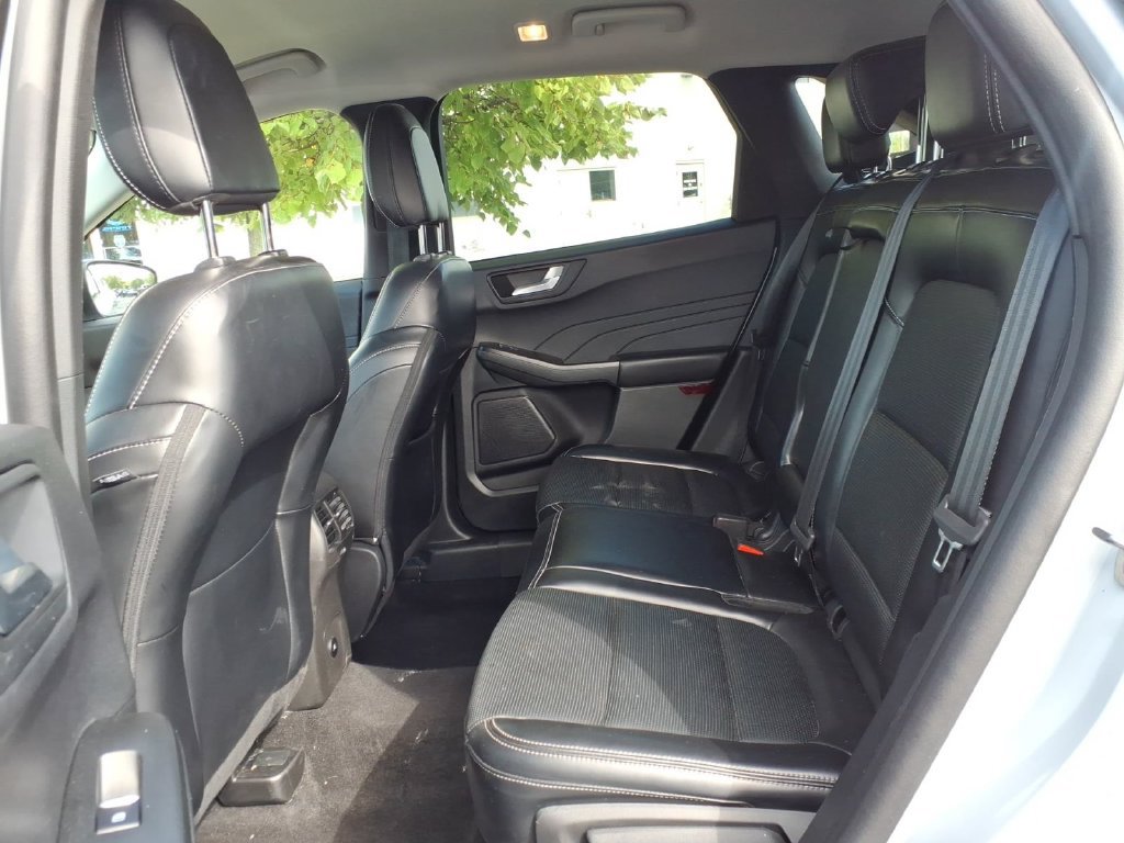Certified 2025 Ford Escape Platinum AWD/4WD image 9