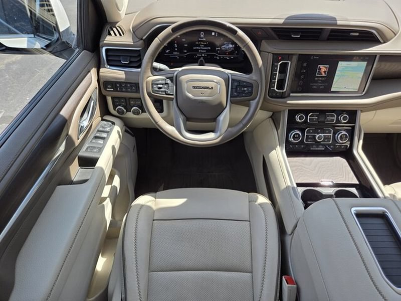 Used 2023 GMC Yukon Denali w/ Advanced Technology Package AWD/4WD image 16