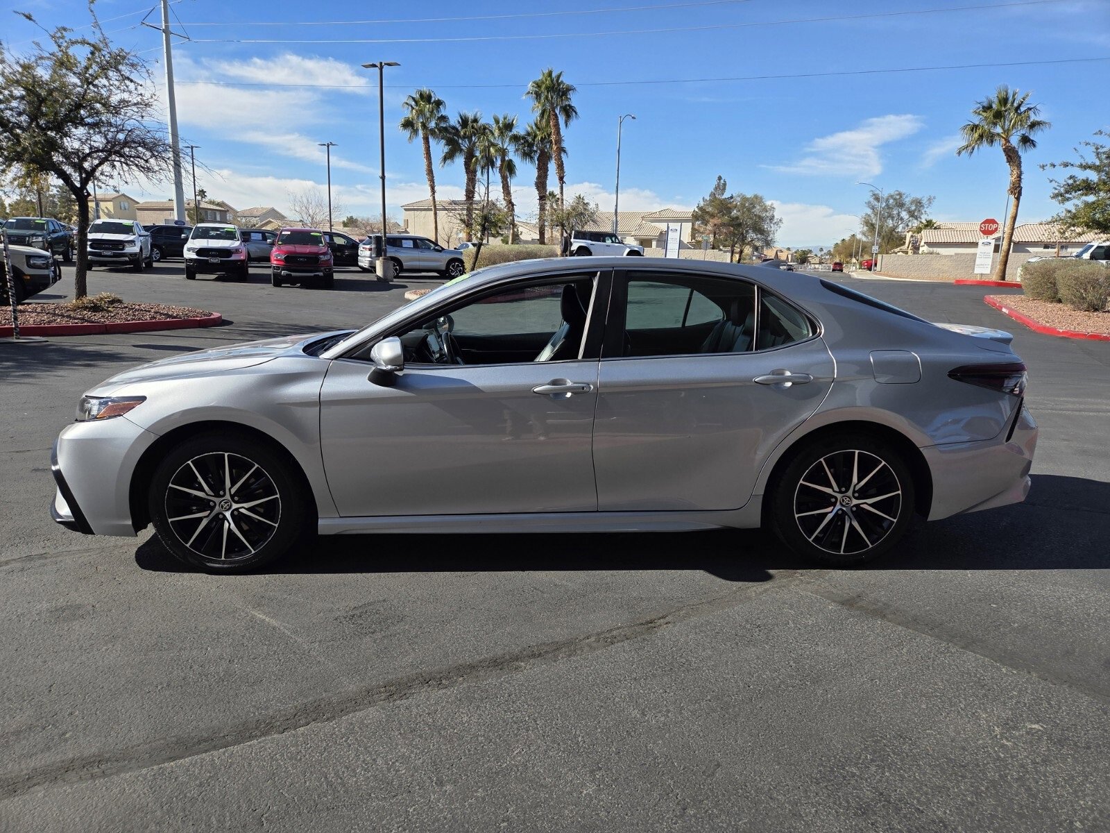 Used 2024 Toyota Camry SE video 2