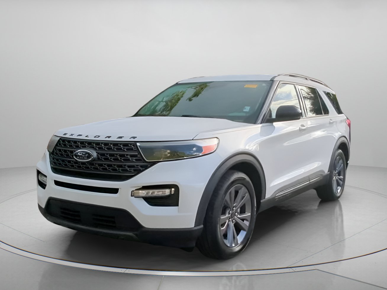 Certified 2022 Ford Explorer XLT w/ Equipment Group 202A RWD image 11