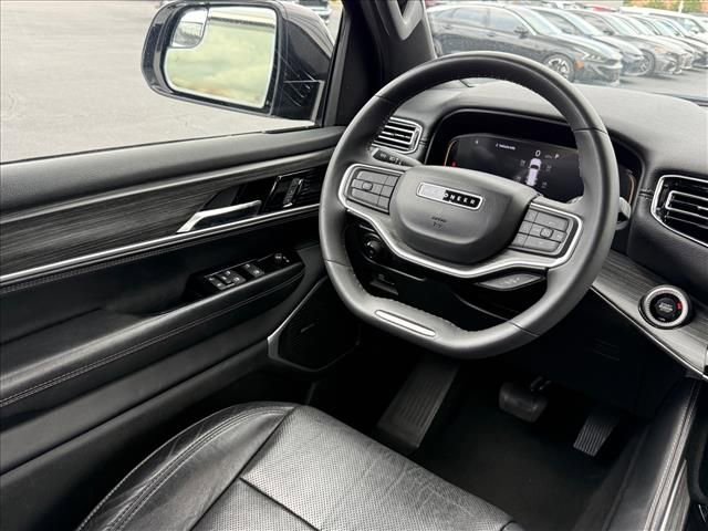 Used 2023 Jeep Wagoneer L Series II AWD/4WD image 11