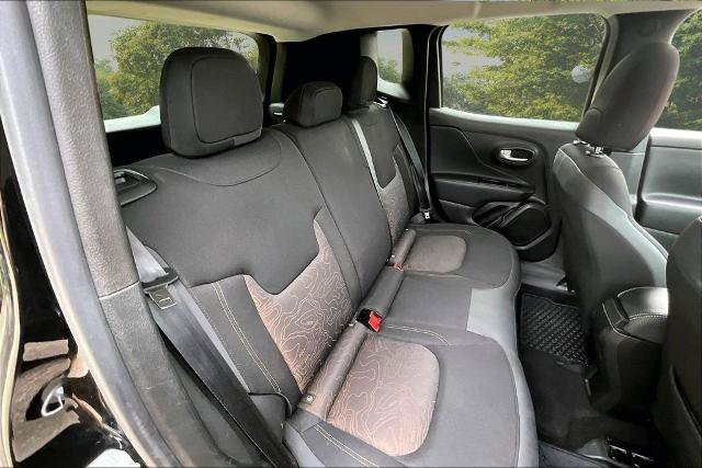 Used 2023 Jeep Renegade Latitude AWD/4WD image 26