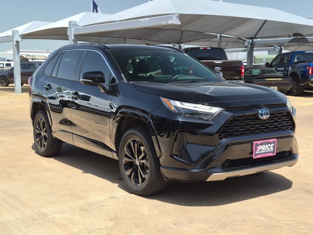 Used 2022 Toyota RAV4 SE AWD/4WD image 3