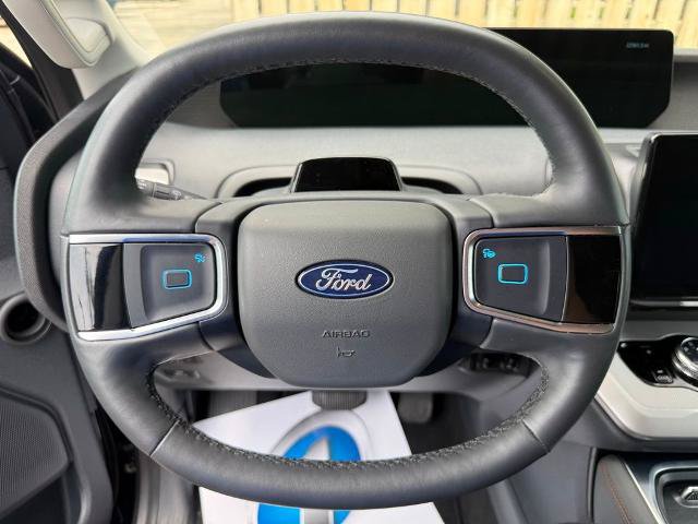Certified 2025 Ford Expedition Active AWD/4WD image 17