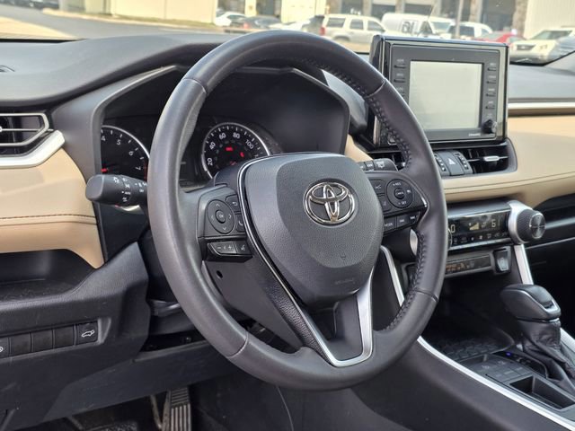 Used 2021 Toyota RAV4 XLE Premium image 23