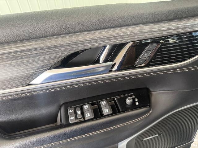 Used 2024 Jeep Wagoneer L Series II RWD image 21