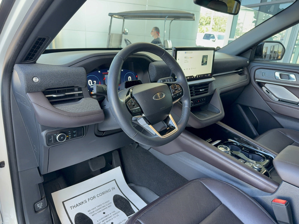 Certified 2025 Ford Explorer Platinum image 10