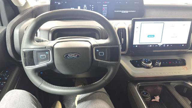 Certified 2025 Ford Expedition Active image 21