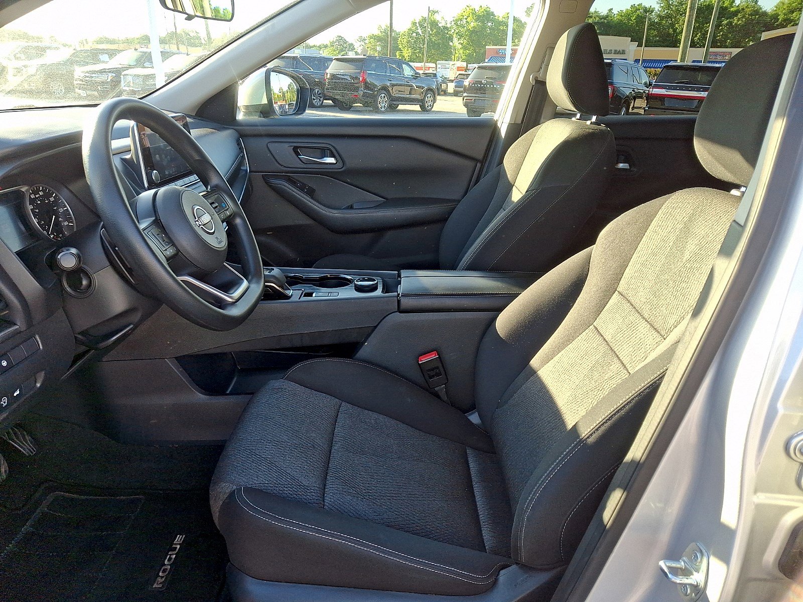 Used 2024 Nissan Rogue SV AWD/4WD image 12