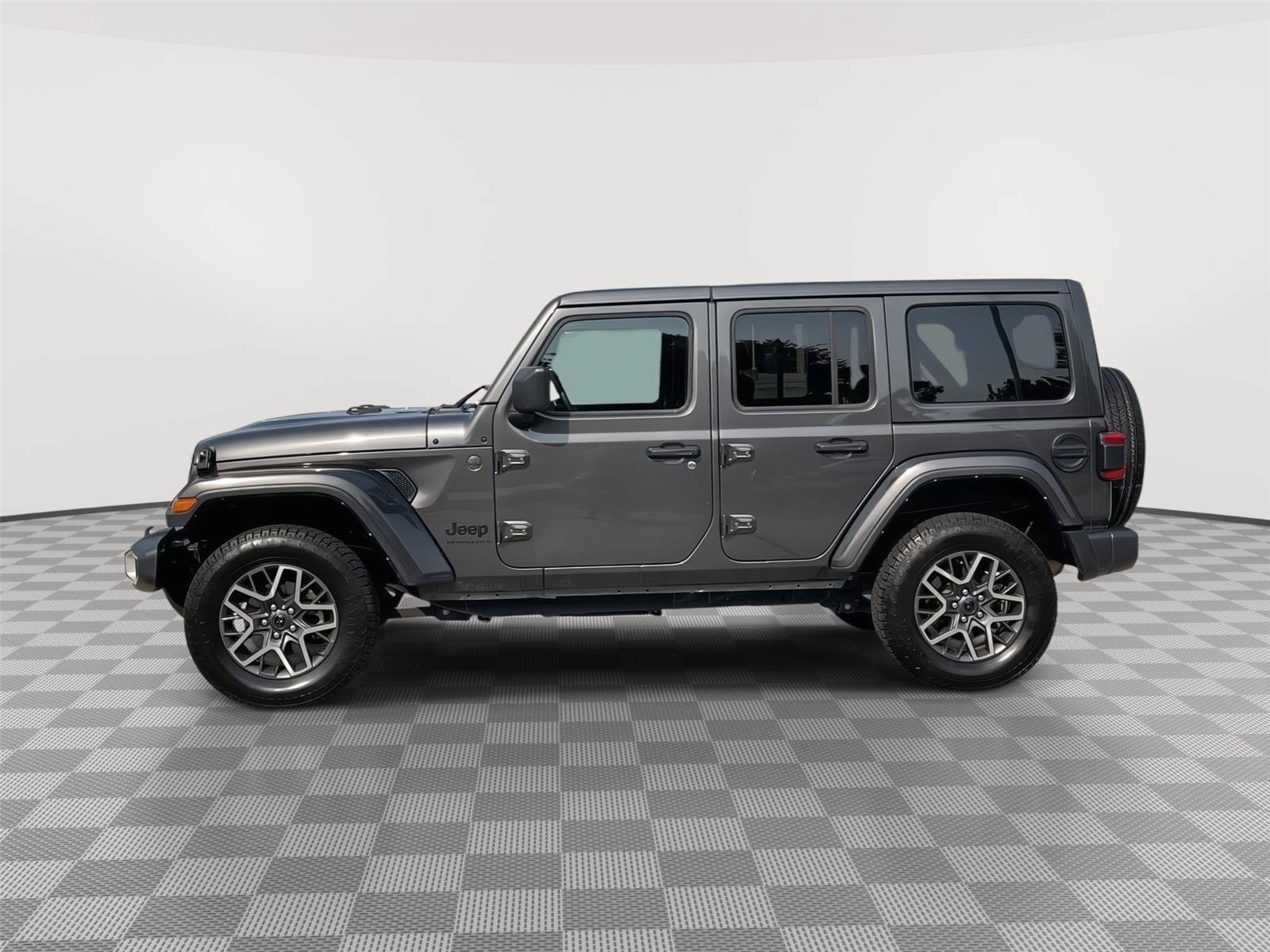 Used 2025 Jeep Wrangler Unlimited Sahara AWD/4WD image 2