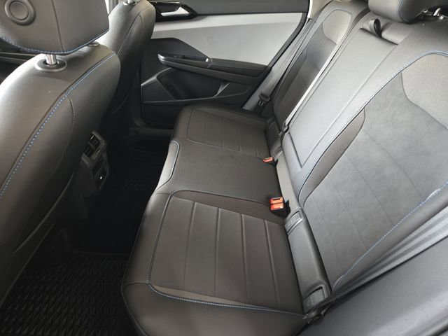 Used 2024 Volkswagen Taos SE FWD image 32