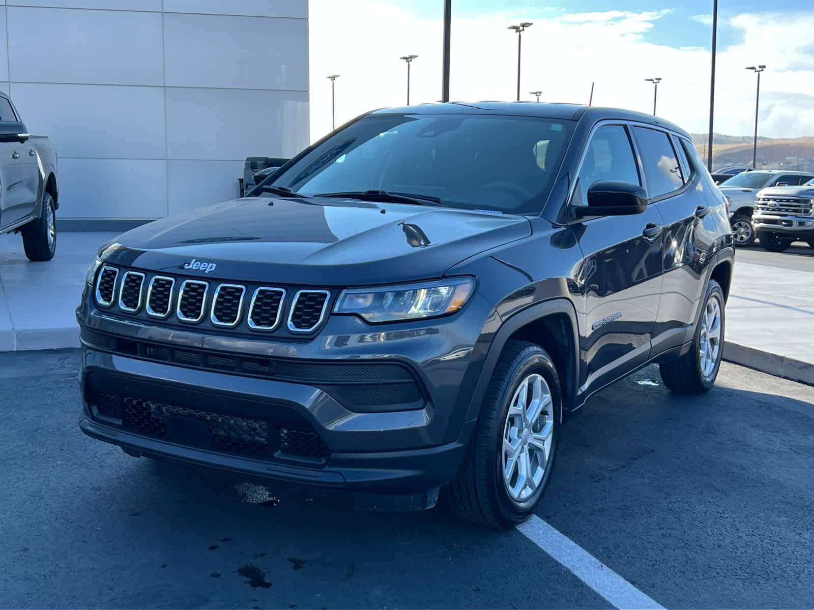 Used 2024 Jeep Compass Sport image 2