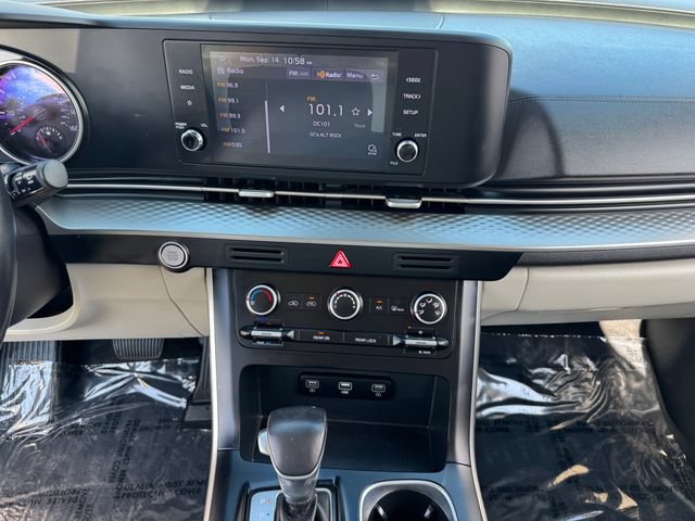 Used 2022 Kia Carnival LX FWD image 26