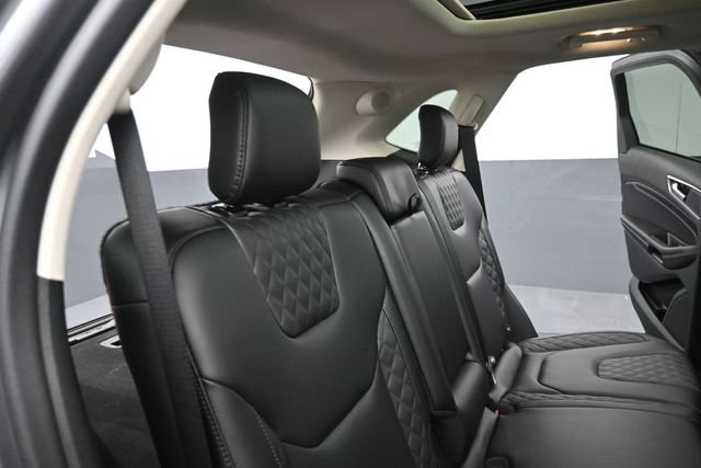 Certified 2024 Ford Edge Titanium AWD/4WD image 25