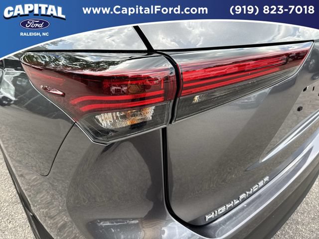 Used 2024 Toyota Highlander XLE AWD/4WD image 15
