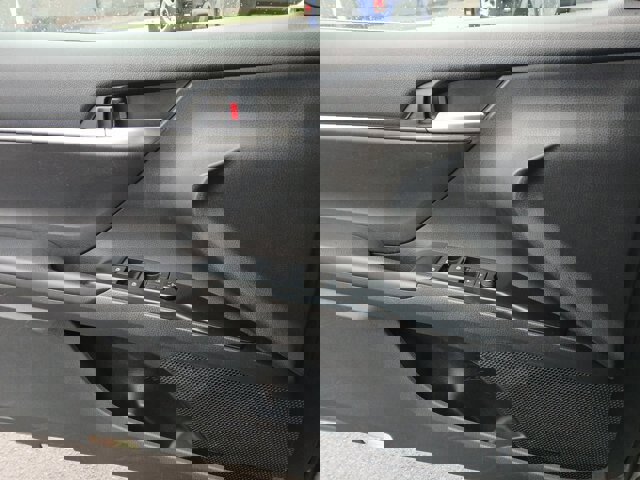 Used 2019 Toyota Camry LE FWD image 18