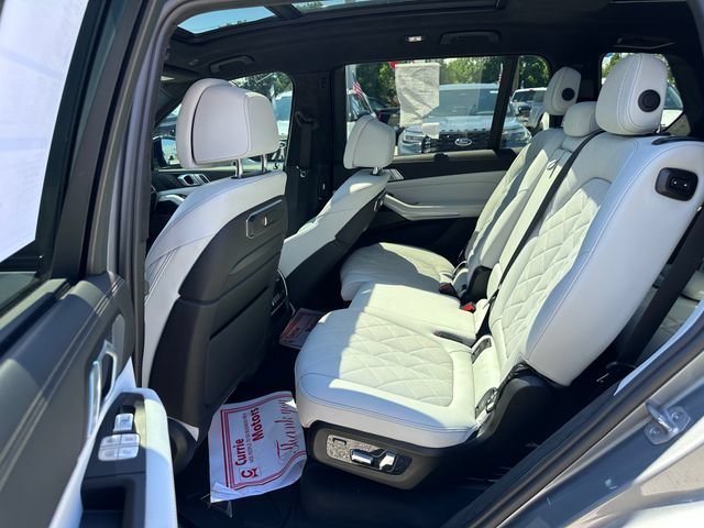 Used 2023 BMW X7 xDrive40i w/ M Sport Package AWD/4WD image 9