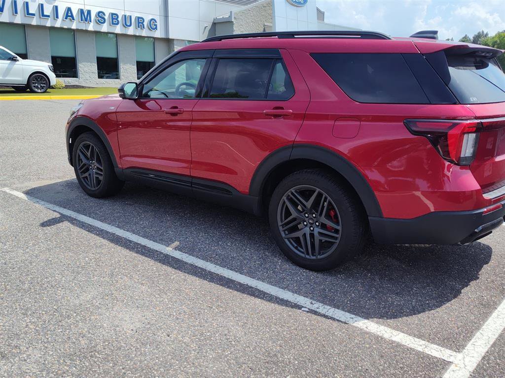 Certified 2025 Ford Explorer ST-Line w/ Premium Package AWD/4WD image 4