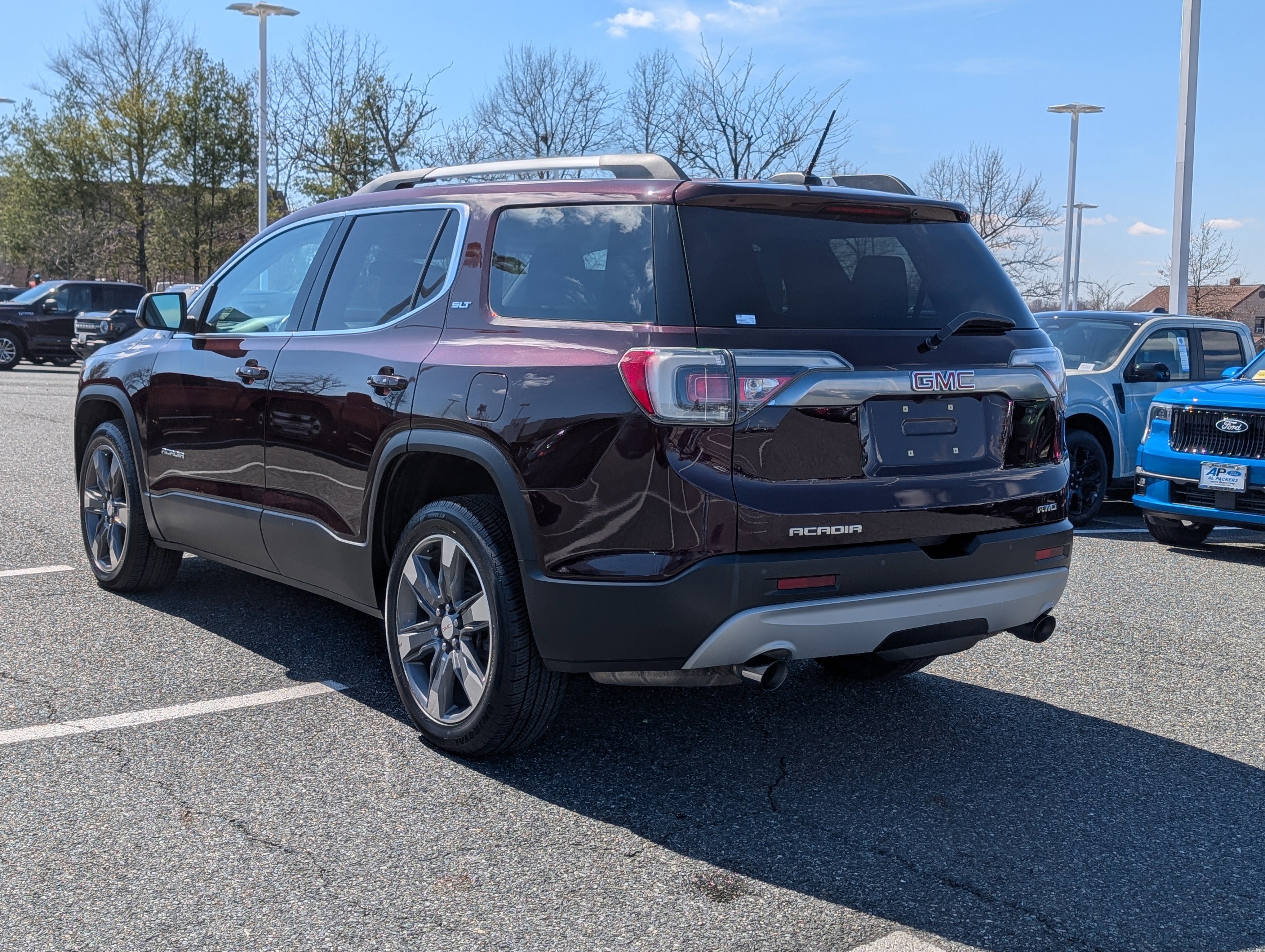Used 2018 GMC Acadia SLT w/ LPO, Black Accent Package image 3