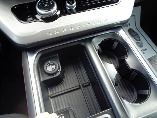 Certified 2025 Ford Expedition Active AWD/4WD image 10