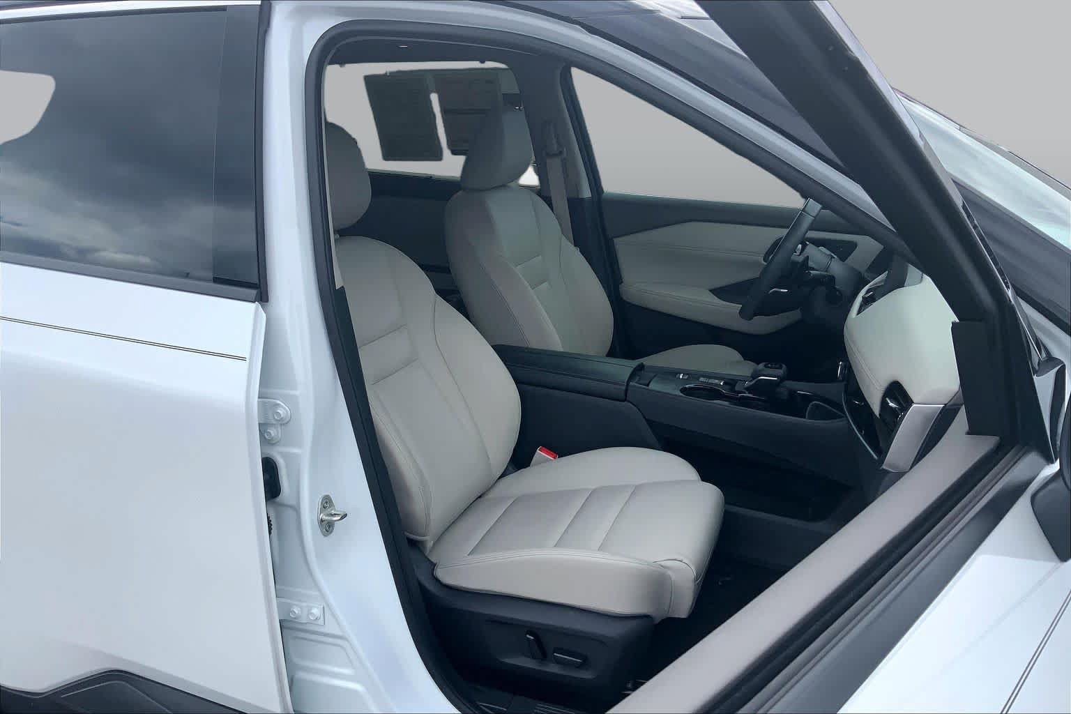 Used 2024 Nissan Rogue SL w/ SL Premium Package FWD image 9