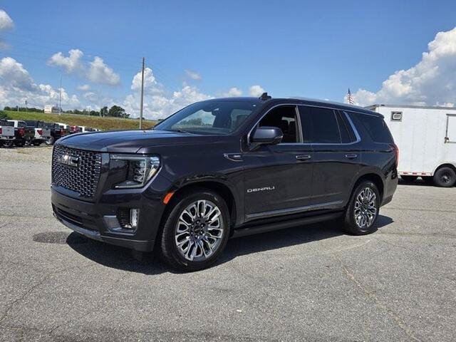 Used 2023 GMC Yukon Denali Ultimate AWD/4WD image 3
