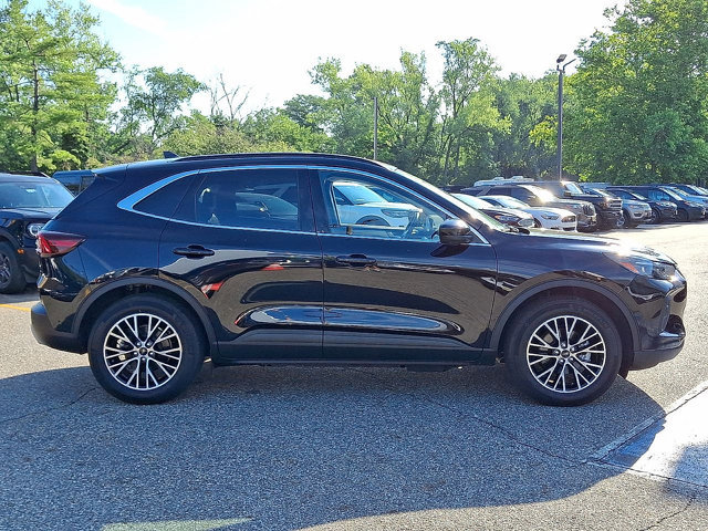 Certified 2023 Ford Escape SE w/ PHEV Premium Package FWD image 9