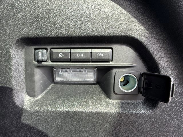 Certified 2025 Ford Explorer Platinum w/ LUX Leather Package image 22