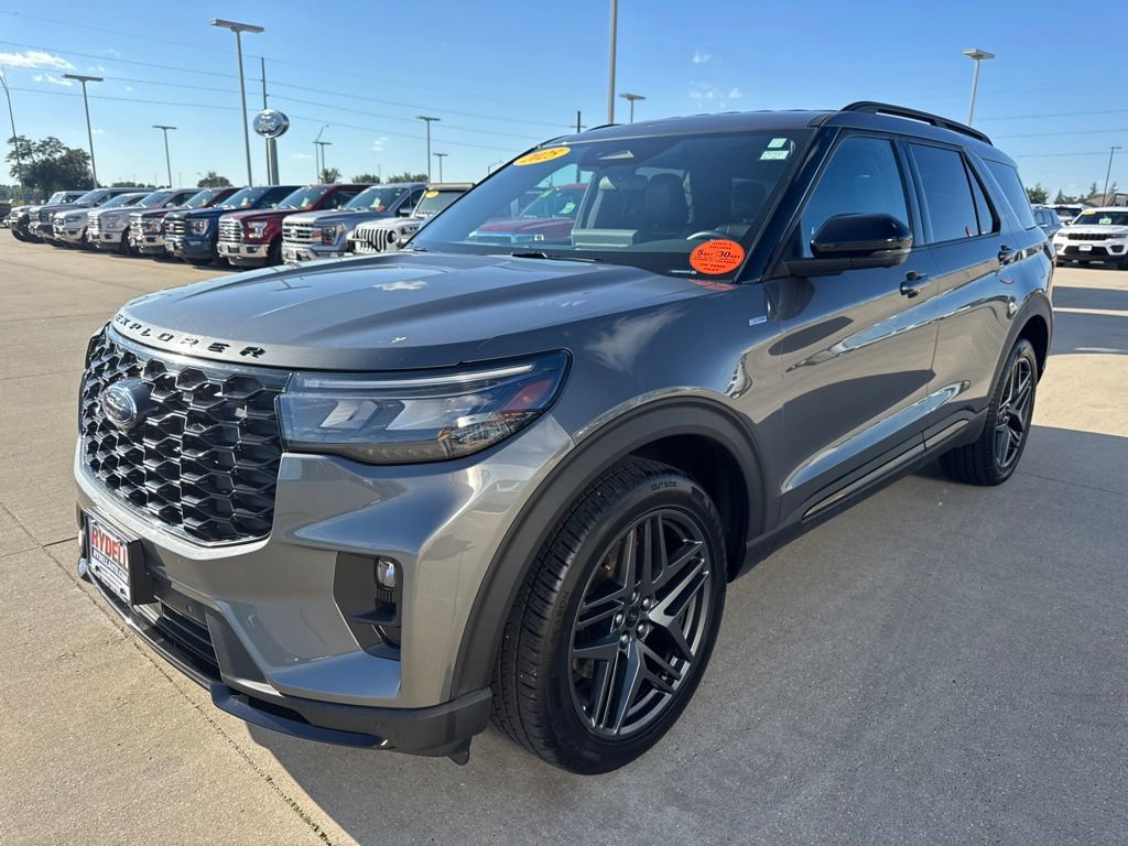 Certified 2025 Ford Explorer ST-Line w/ ST-Line Street Pack AWD/4WD image 26