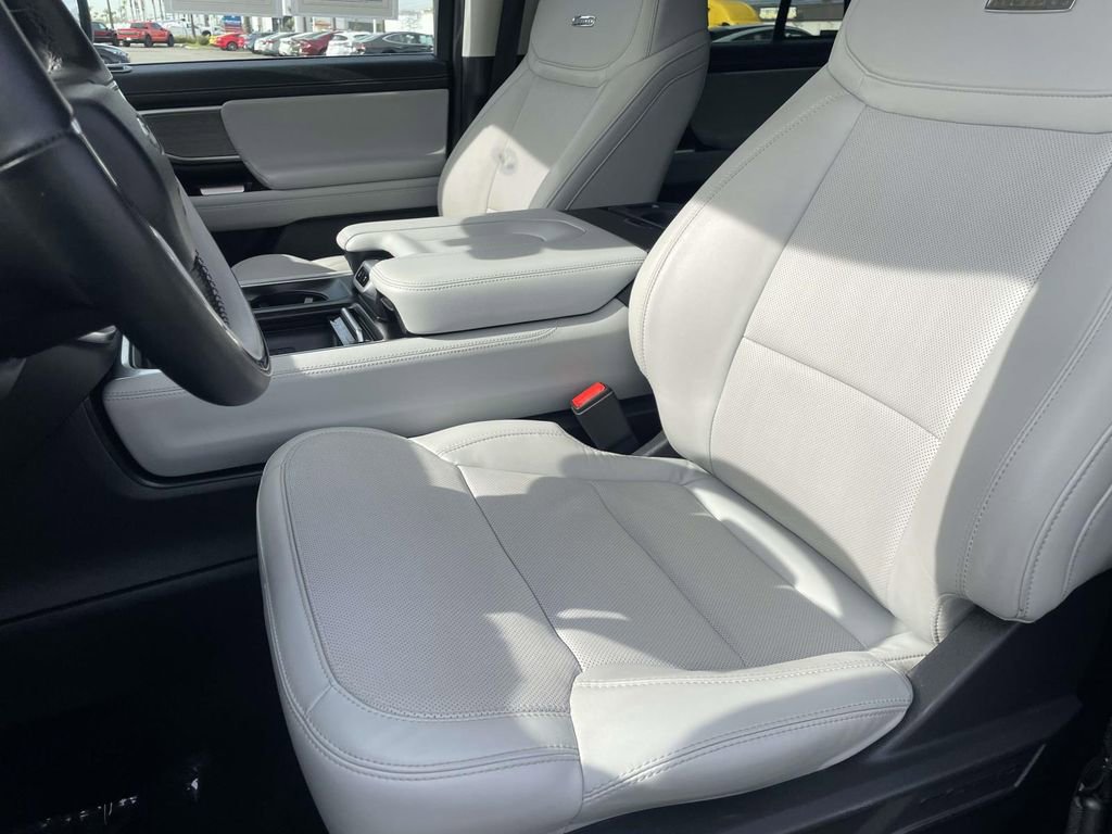 Certified 2025 Ford Expedition Platinum image 22