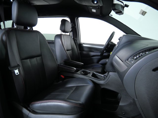 Used 2017 Dodge Grand Caravan GT FWD image 12