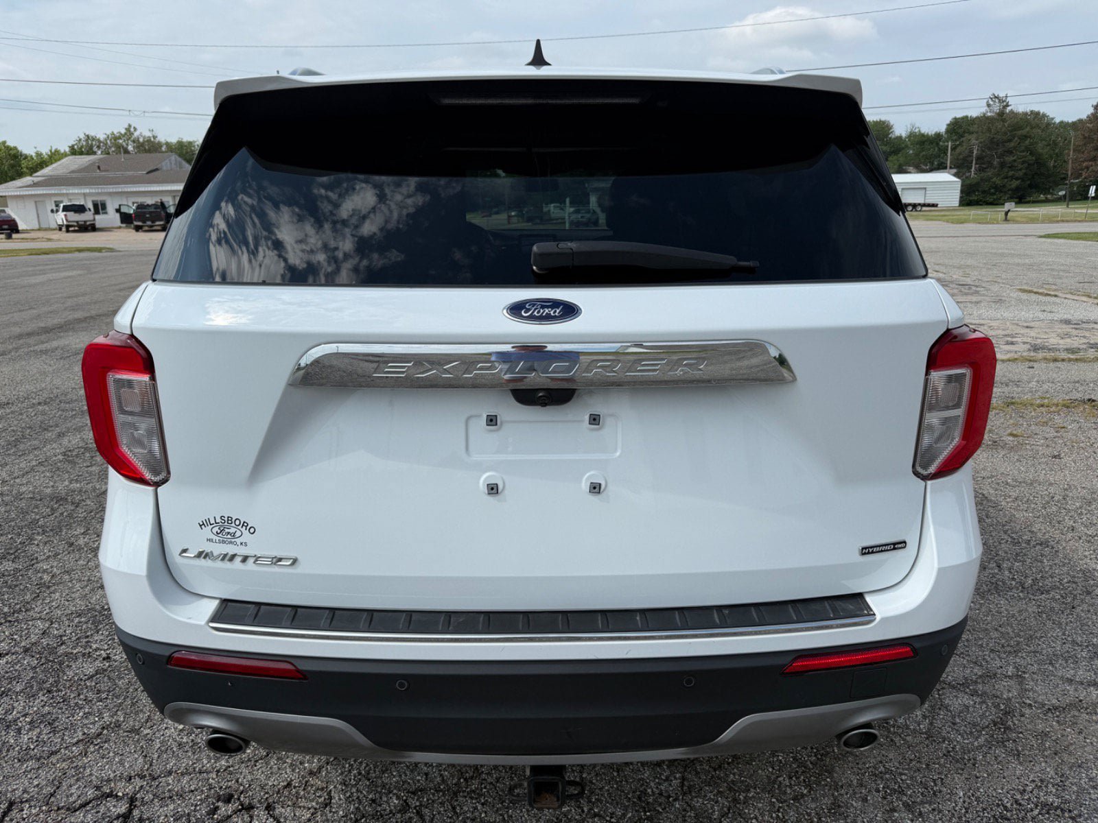 Certified 2021 Ford Explorer Limited w/ Hybrid Equipment Group 310A AWD/4WD image 4