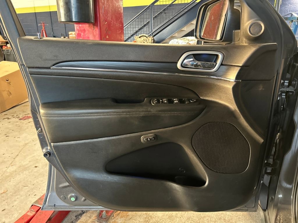 Used 2019 Jeep Grand Cherokee Limited image 9