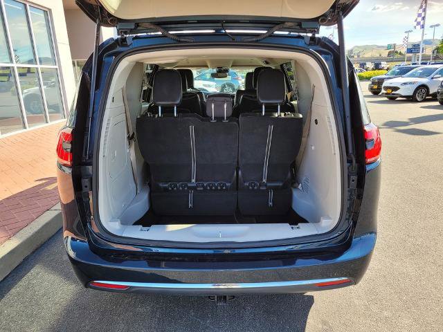 Used 2022 Chrysler Pacifica Touring-L FWD image 10