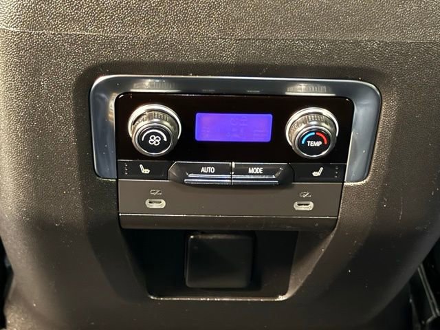 Used 2022 Chevrolet Suburban RST w/ Luxury Package image 35