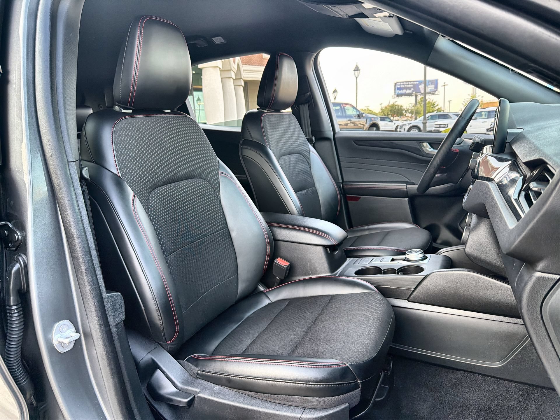 Certified 2025 Ford Escape ST-Line Select AWD/4WD image 22