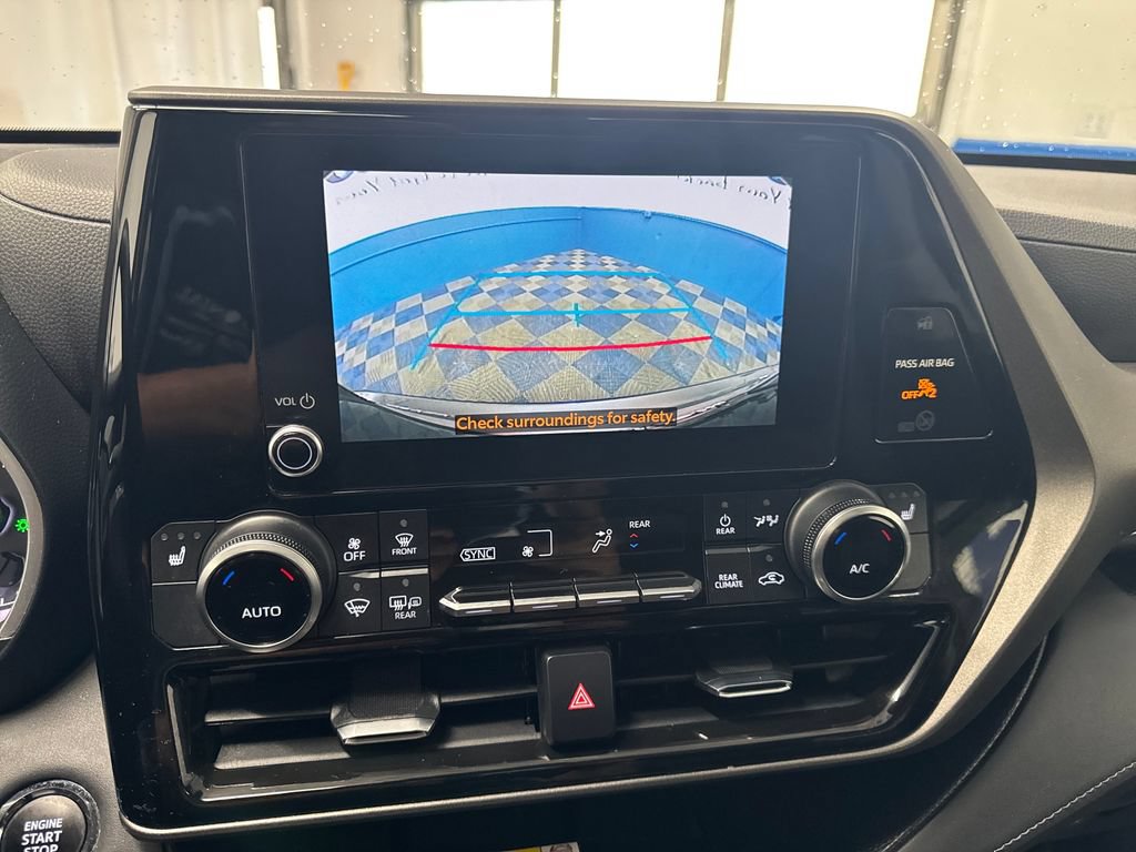 Used 2023 Toyota Highlander XLE AWD/4WD image 20