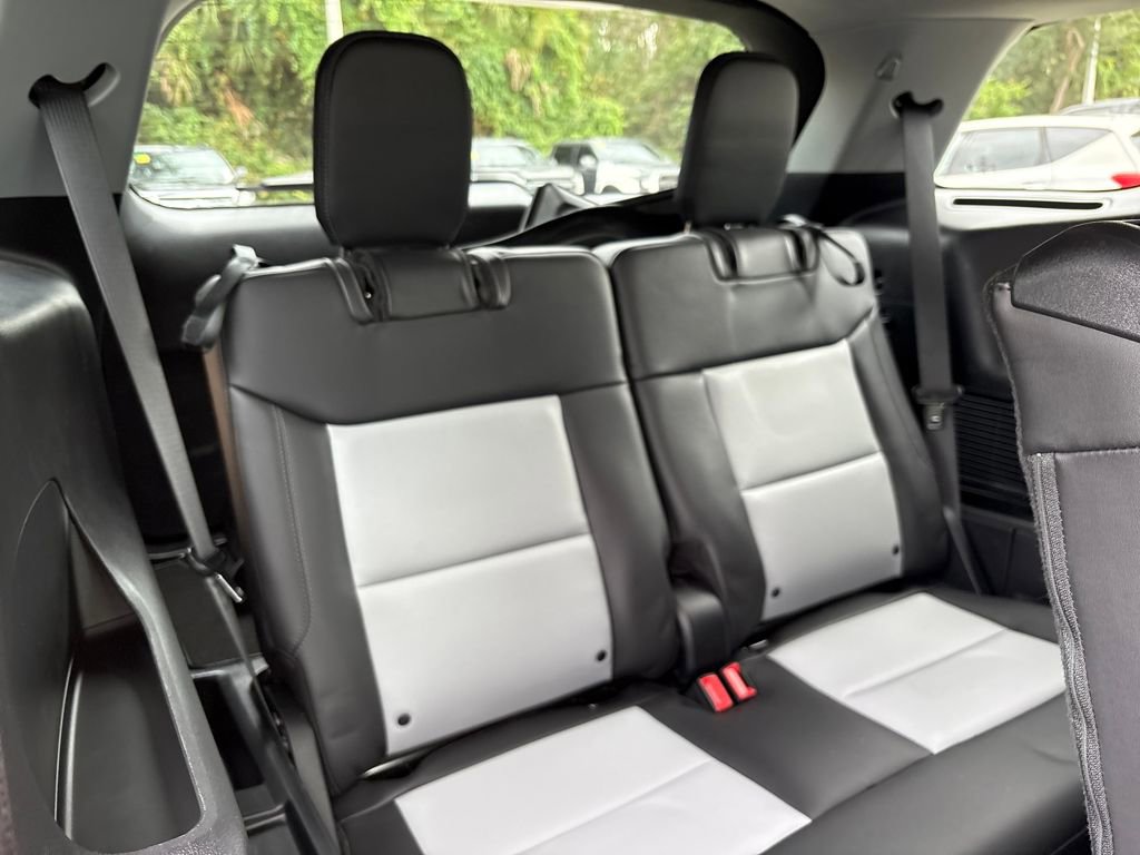 Certified 2022 Ford Explorer XLT w/ Equipment Group 202A image 32