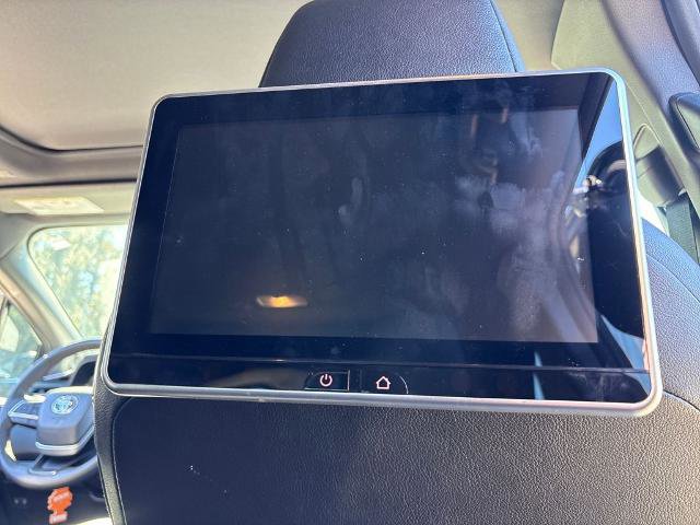 Used 2024 Toyota Sienna XSE image 29