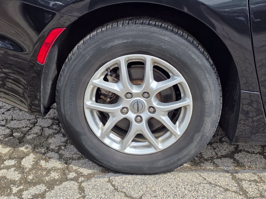 Used 2023 Chrysler Pacifica Touring-L FWD image 12